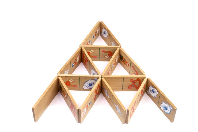 Детское домино "Промыслы России" в картонной коробочке