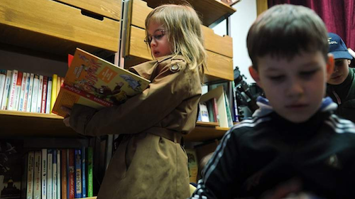 Исследование - российские дети стали больше читать классику