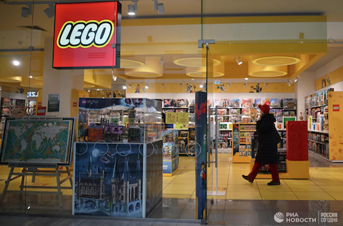 Часть магазинов Lego в России приостановили работу