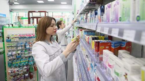 Госдума рассмотрит законопроект о расширении списка товаров для продажи в аптеках