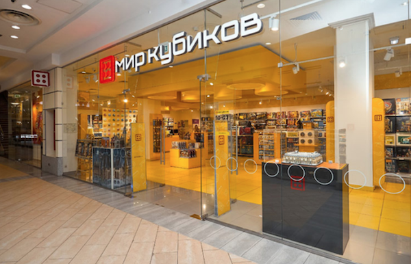 Управляющий детским магазином не только руководитель