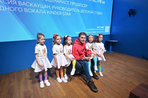 На выставке «Россия» в павильоне «Газпром» прошла творческая встреча для детей с Олегом Роем