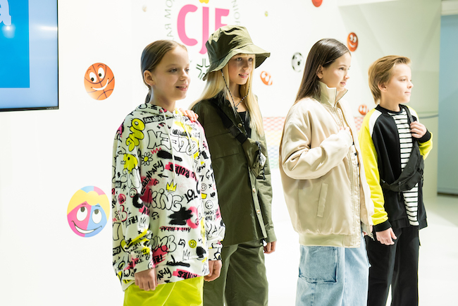 Большой фоторепортаж с выставки «CJF – детская мода-2024. Весна»