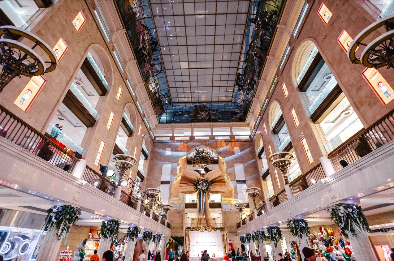 В Центральном детском магазине (ЦДМ) на Лубянке в Москве открылось новое гастрономическое пространство «НеДетский» — фото: 1